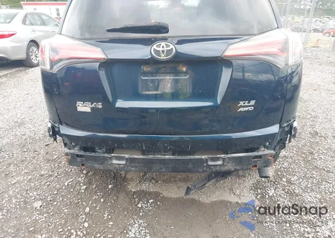 2018 Toyota Rav4 Xle z USA, uszkodzony, nr VIN JTMRFREV8JJ252315